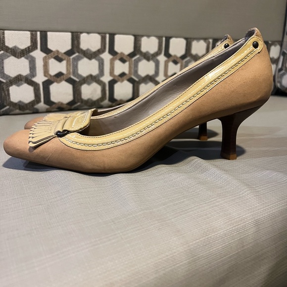 Cole Haan suede and patent leather tan kitten heels size 8.5 - Picture 3 of 9